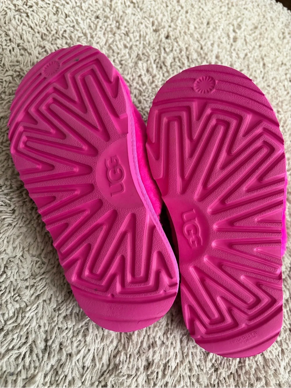 UGG Fluffy Slide with Logo Sling - Hot Pink